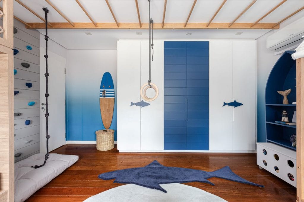 Idées de design de chambre à coucher en bord de mer pour les adolescents par Decorilla